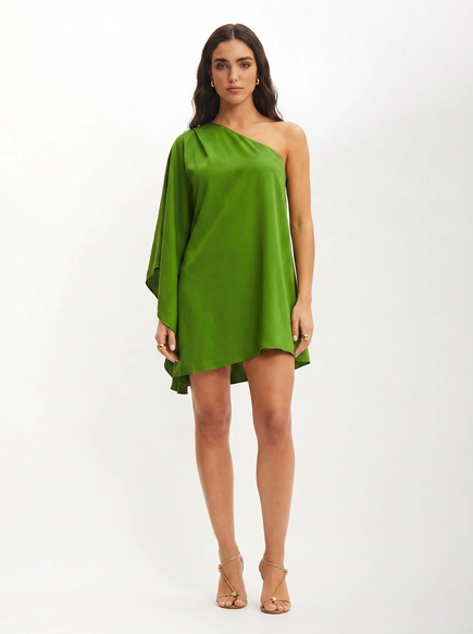 Vestido Curto Fluido Evasê De Uma Manga Só
