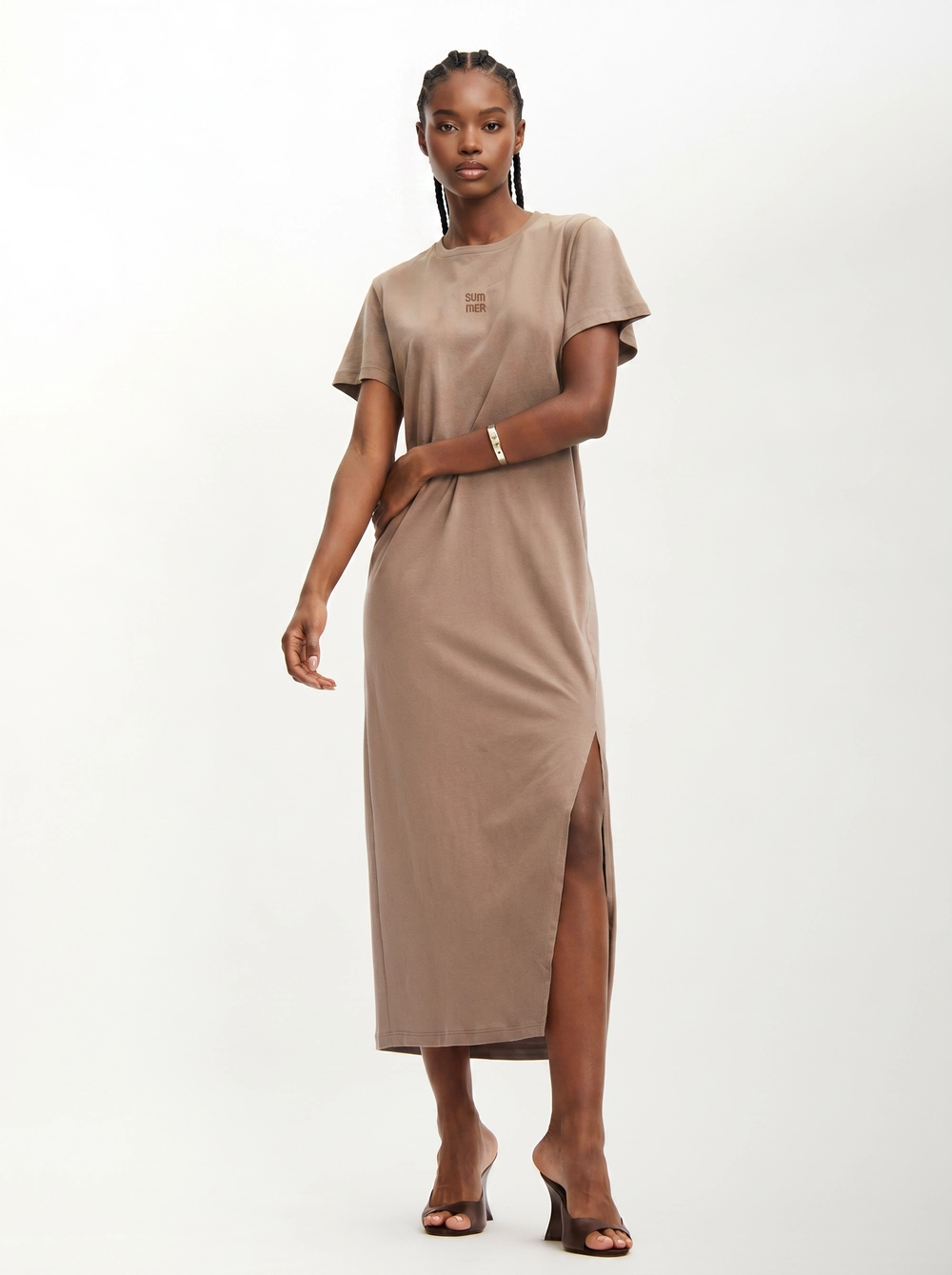 Vestido Midi Comfort T-shirt Com Fenda Lateral Marrom 3
