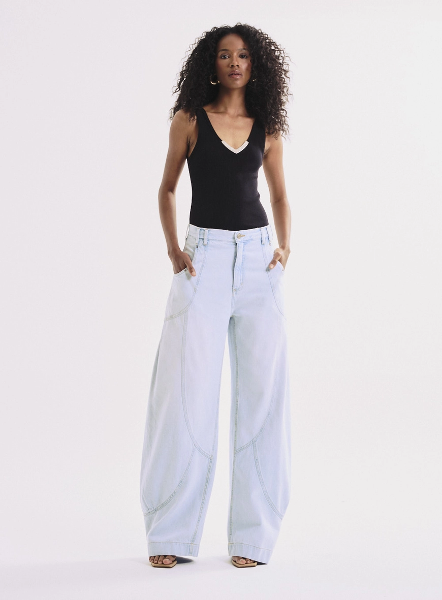 Calça Jeans Wide Leg Com Recortes Lavagem Clara Índigo 1