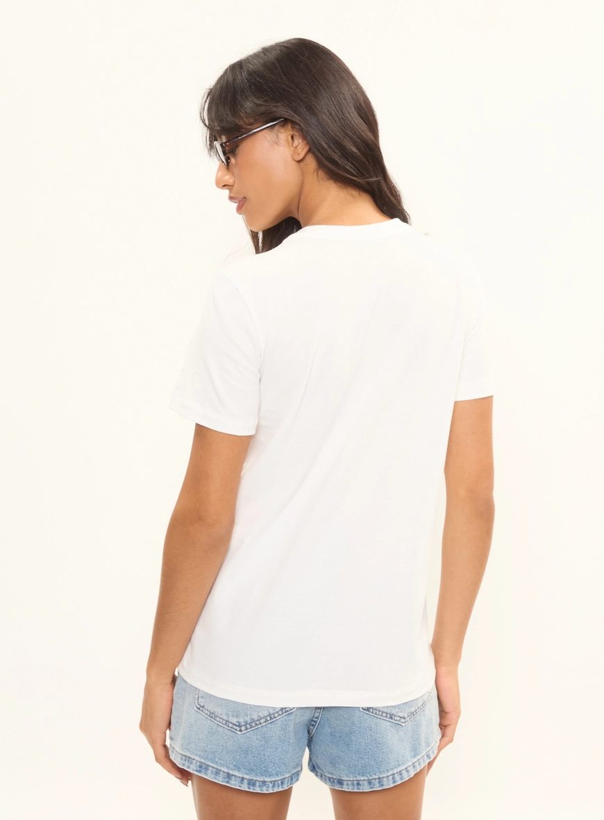 Camiseta Feminina Regular Com Bottons E Bolso Off Shell 4