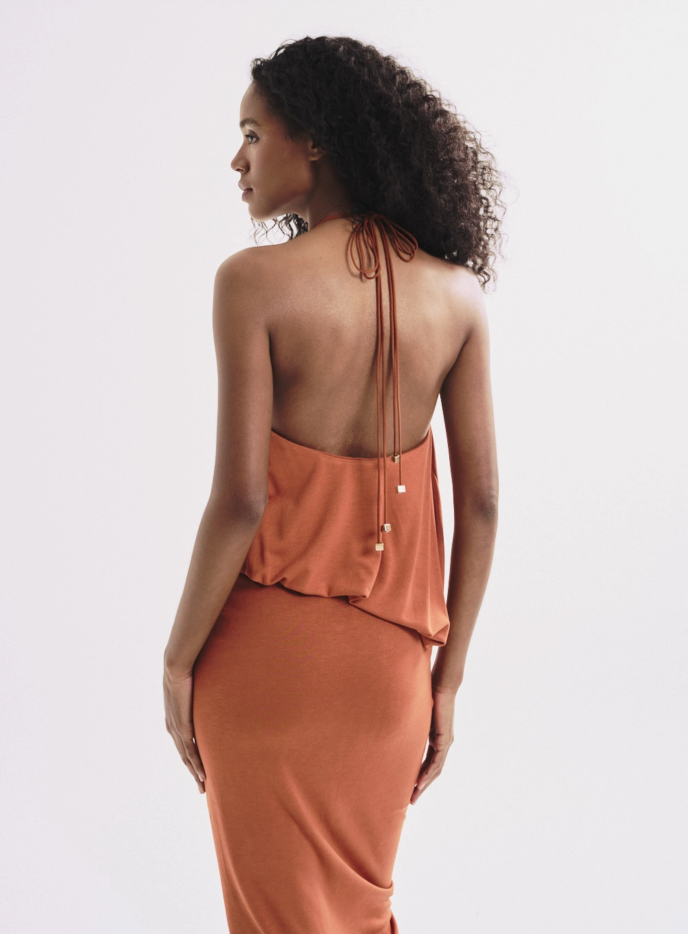 Blusa Feminina Fluida Costas Abertas Com Amarração Marrom 2