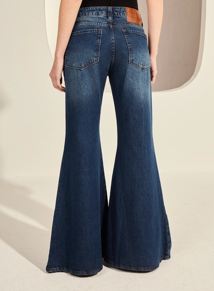 Calça Jeans Super Flare Lavagem Escura Feminina