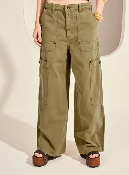 Calça Sarja Baggy Com Bolsos Frontais Sobrepostos