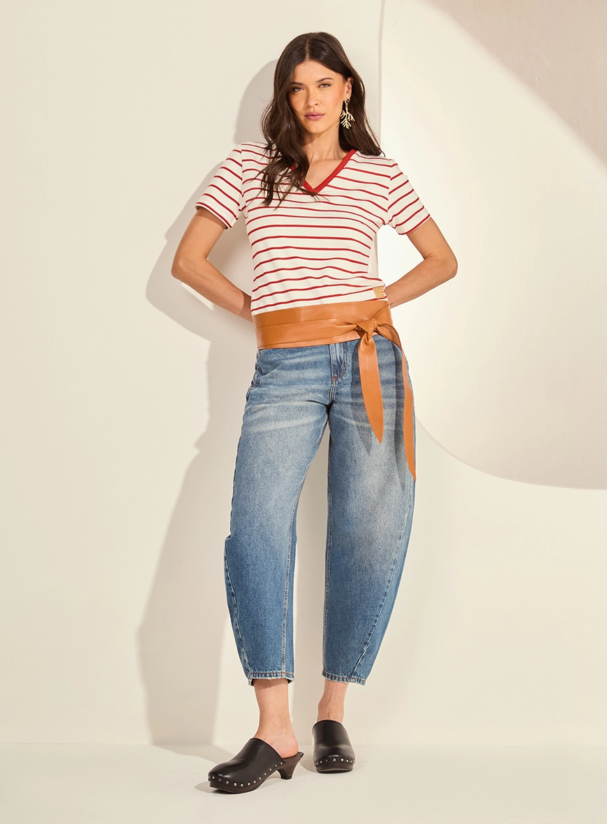 Camiseta Reta Slim Decote V Listrada Feminina Estampados