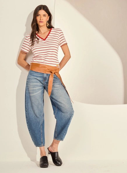 Camiseta Reta Slim Decote V Listrada Feminina