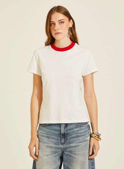 Camiseta Básica Com Gola Contrastante - Fran