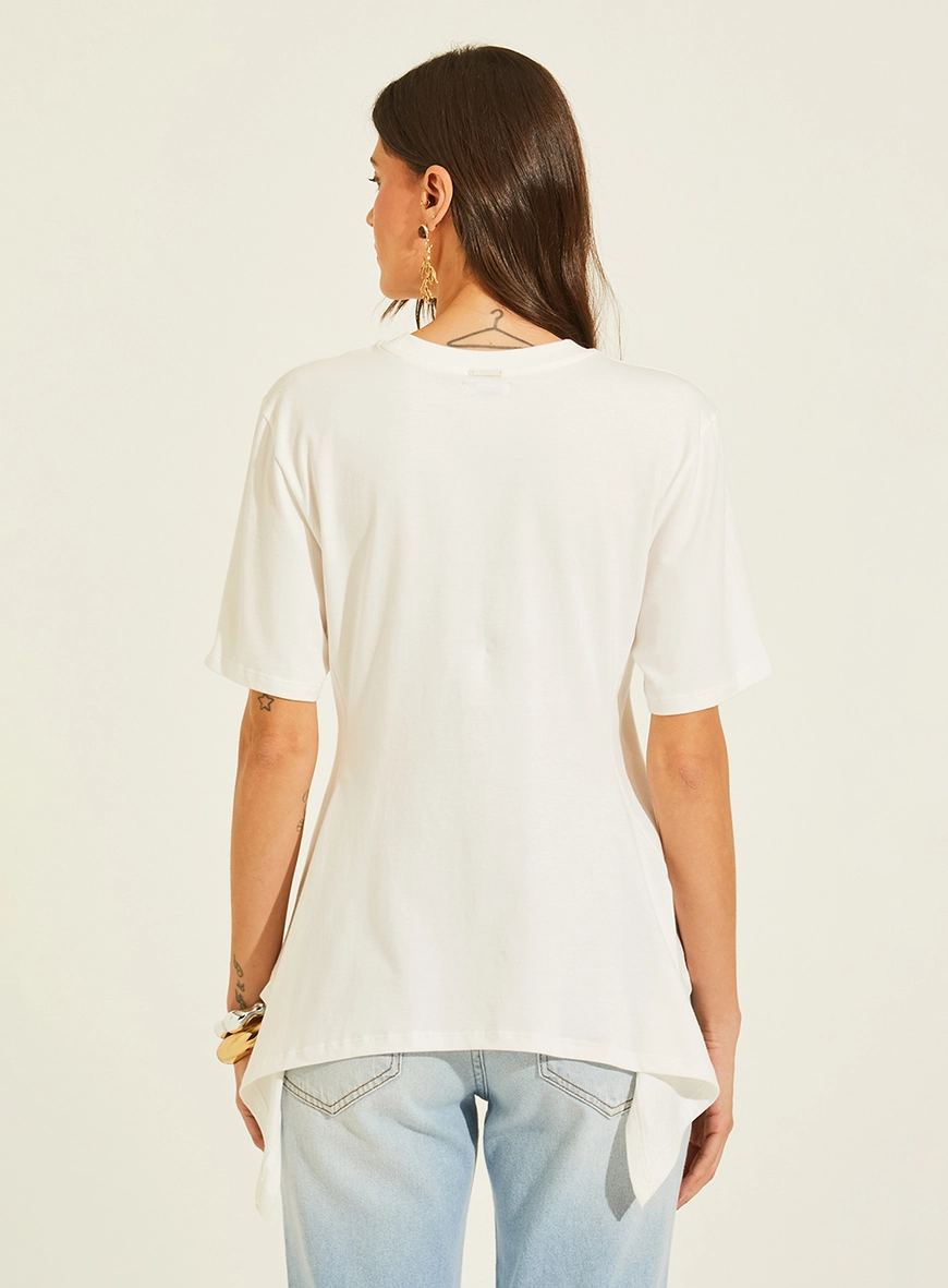 Camiseta Shape Amplo Com Detalhe Assimétrico Off Shell