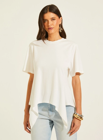 Camiseta Shape Amplo Com Detalhe Assimétrico