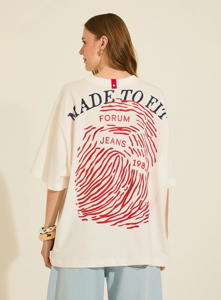 Camiseta Boy Oversized Com Estampa Costas