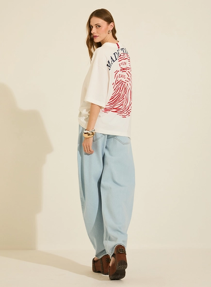 Camiseta Boy Oversized Com Estampa Costas