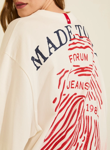 Camiseta Boy Oversized Com Estampa Costas