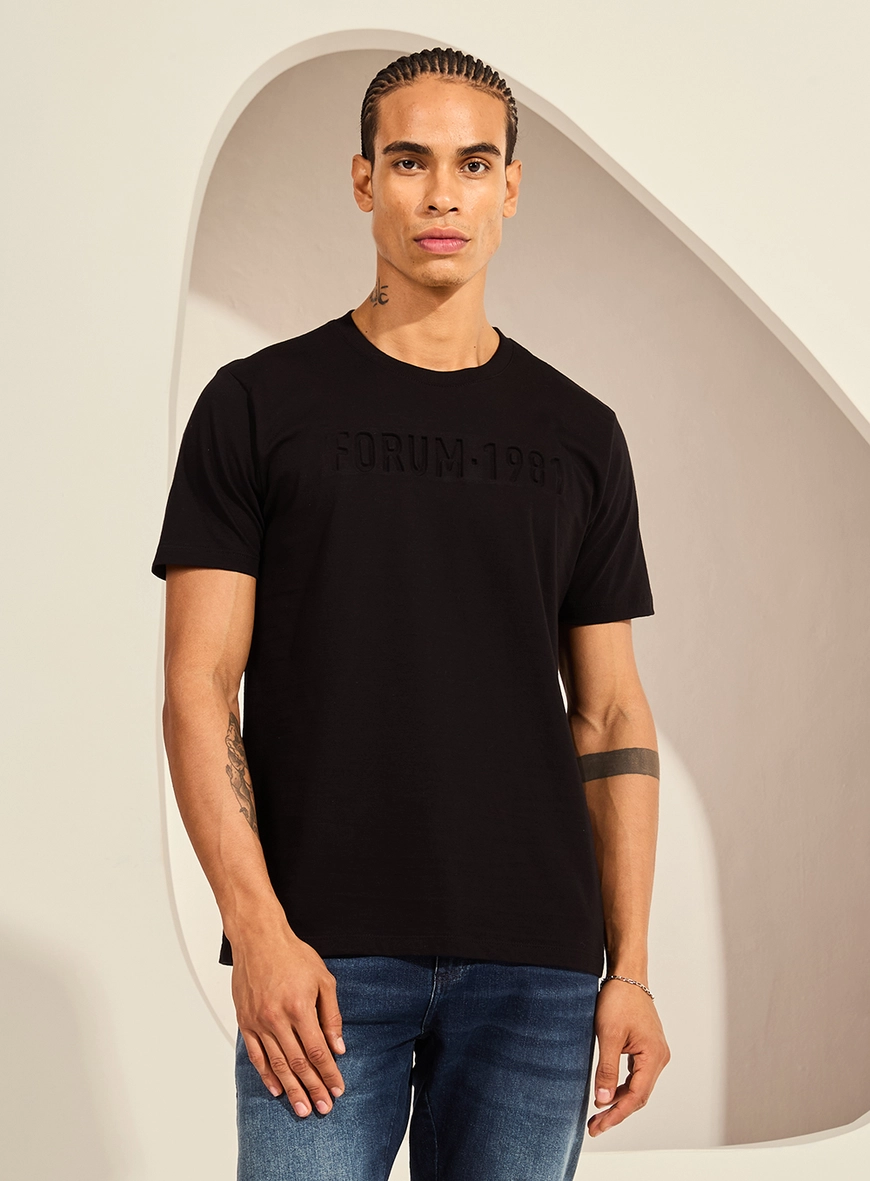 Camiseta New Slim Gola Careca Logo Forum 1981 Preto