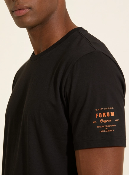 Camiseta Slim Reta Básica Masculina