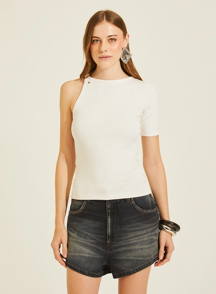 Blusa Canelada Assimétrica Com Detalhe Metal