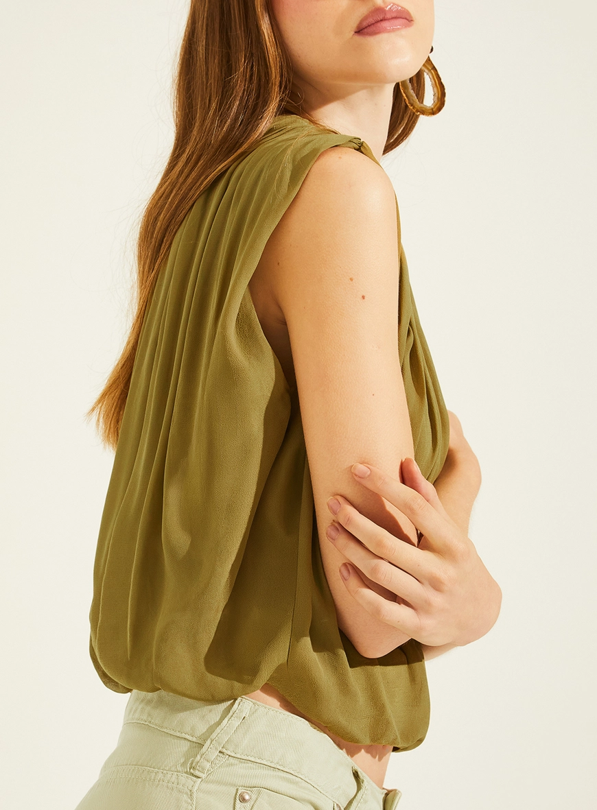 Blusa Cropped Gola Canoa Plissada Verde