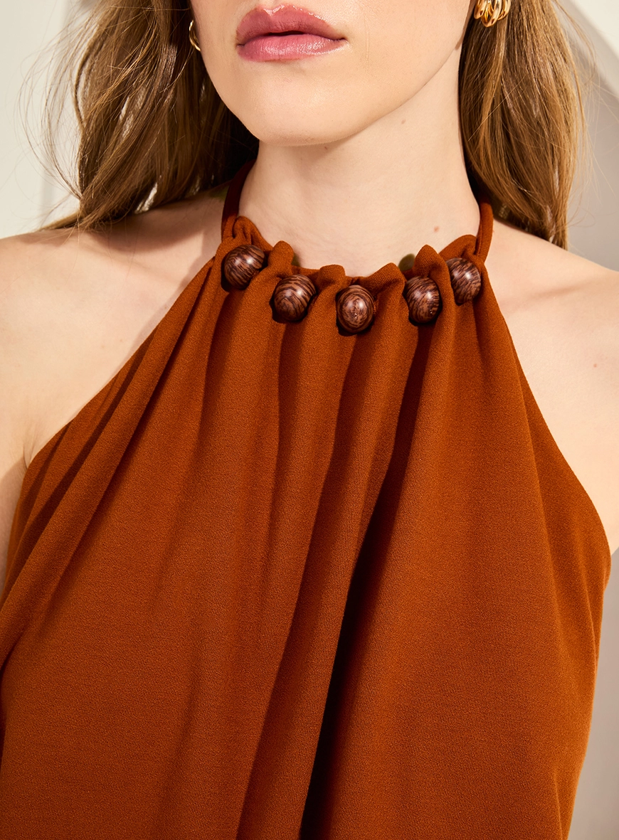 Blusa Halter Com Shape Solto Detalhe Esferas Marrom Zeus