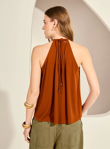 Blusa Halter Com Shape Solto Detalhe Esferas