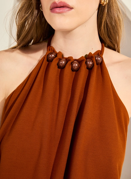 Blusa Halter Com Shape Solto Detalhe Esferas