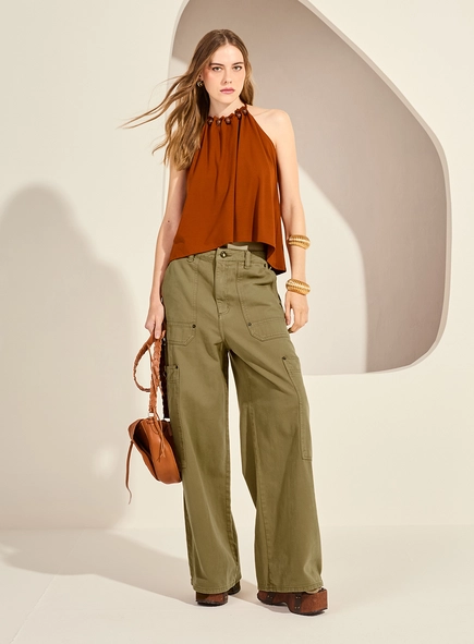 Blusa Halter Com Shape Solto Detalhe Esferas