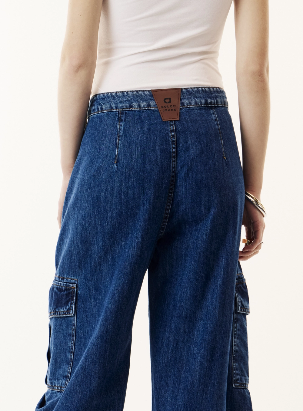 Calça Jeans Com Bolsos Cargos Feminina - Dublin Índigo