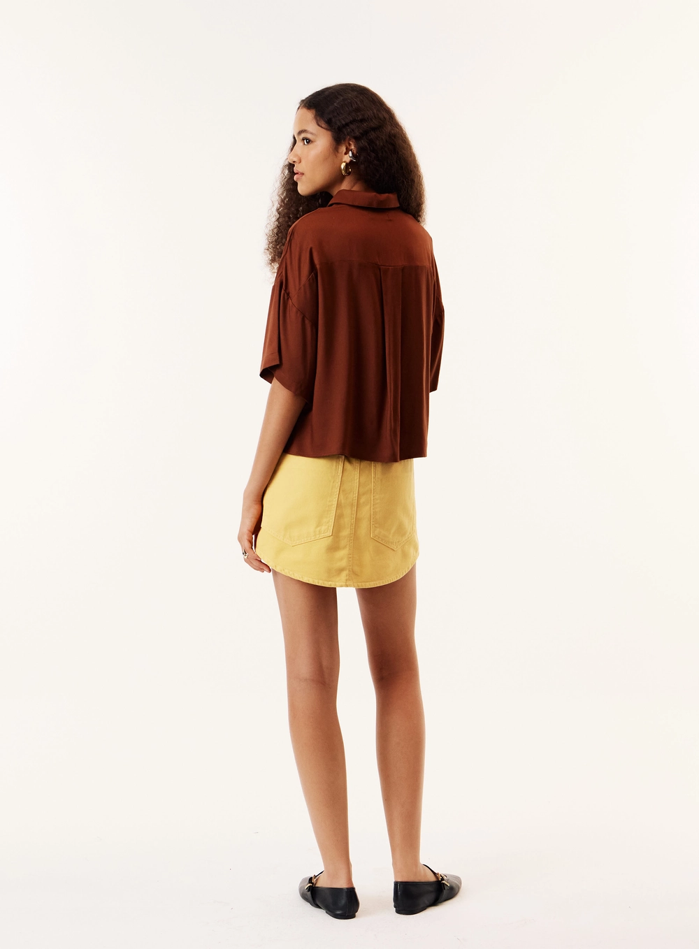 Camisa Reta Oversized Com Detalhe Metálico Marrom