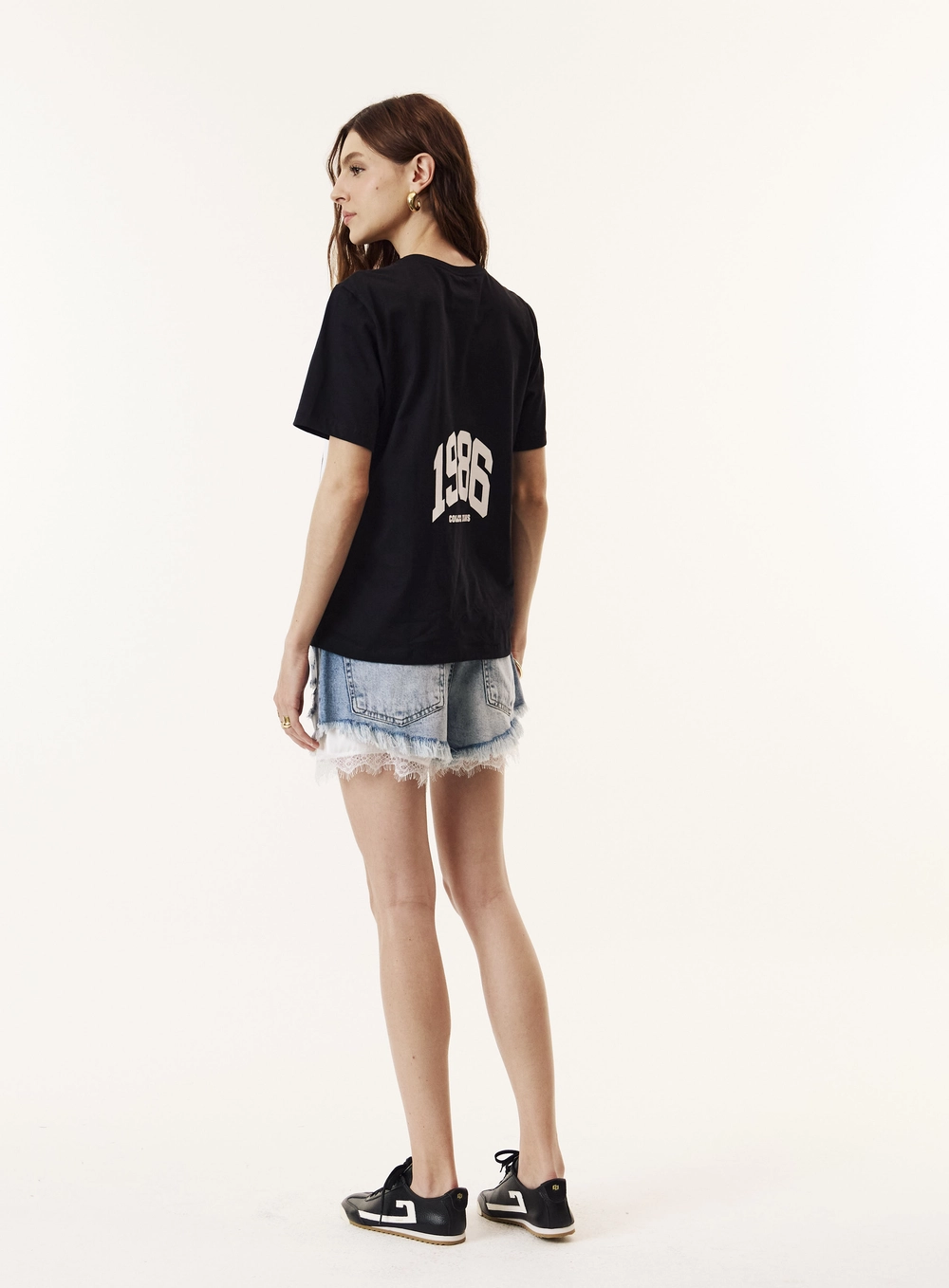 Camiseta Reta Estampada Feminina Preto