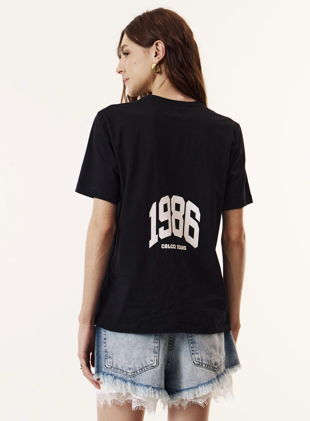 Camiseta Reta Estampada Feminina Preto
