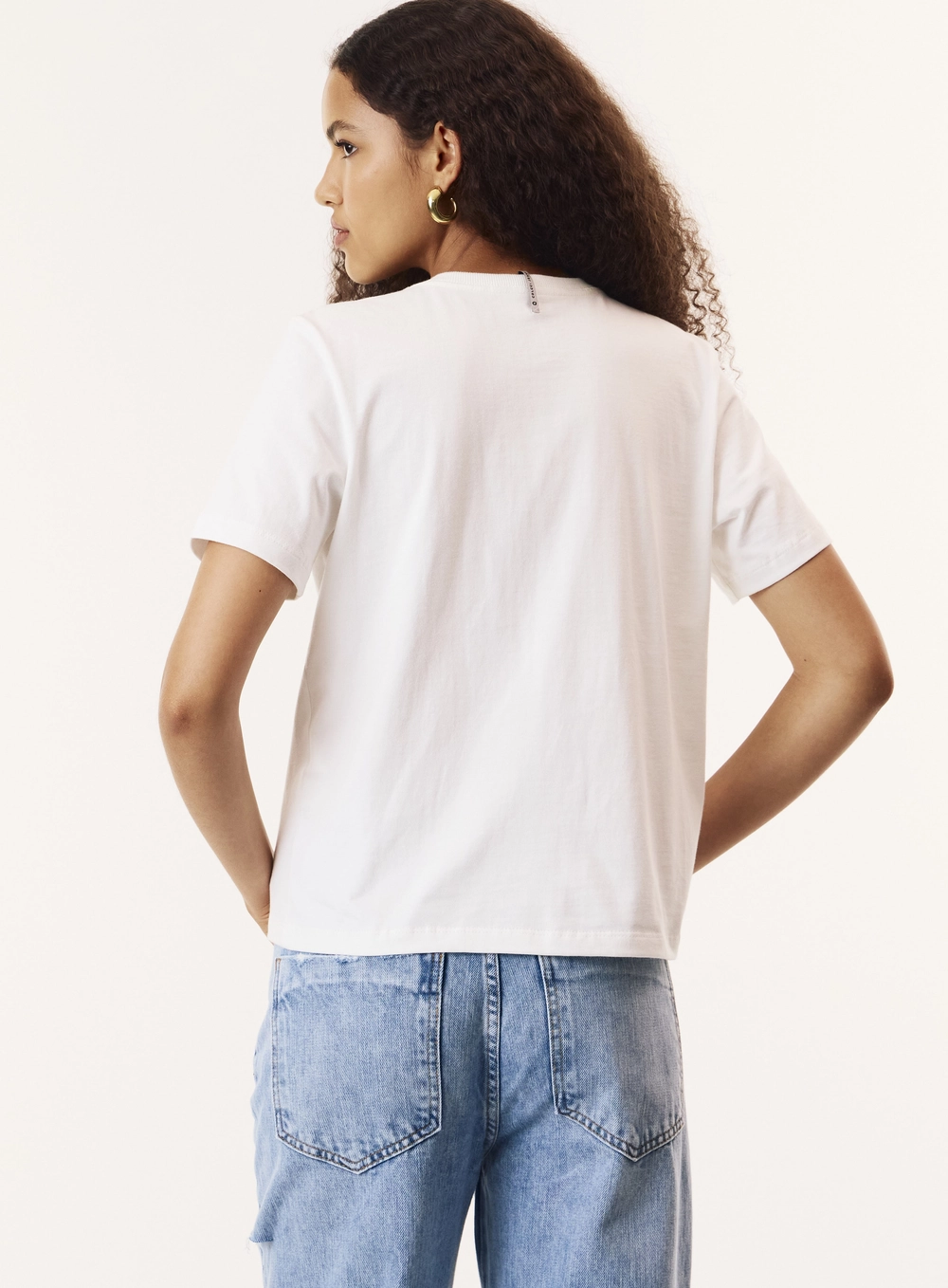 Camiseta Reta Solta Estampada Feminina Off Shell