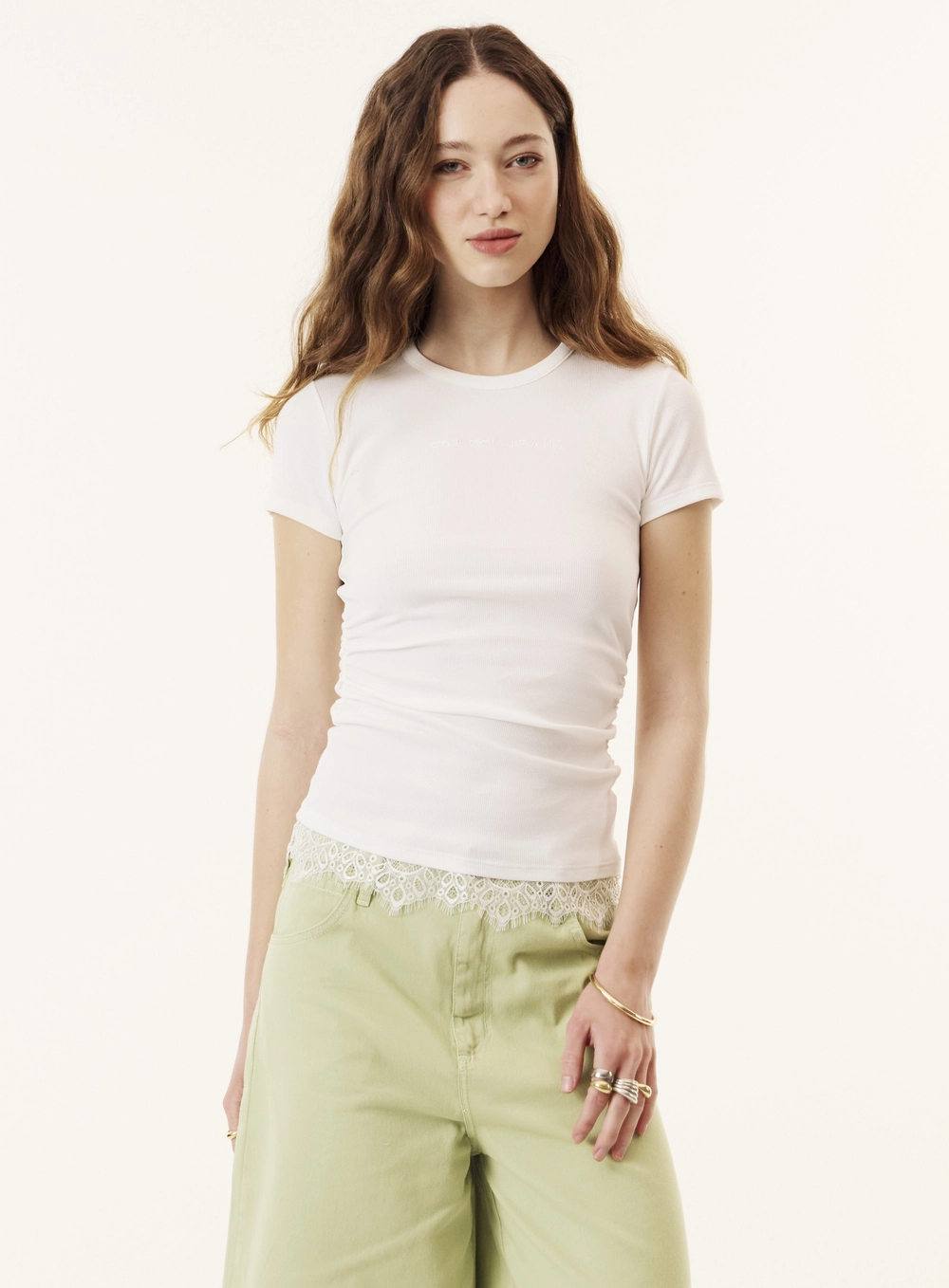Camiseta Slim Fit Canelada Com Detalhe Em Renda Off Shell
