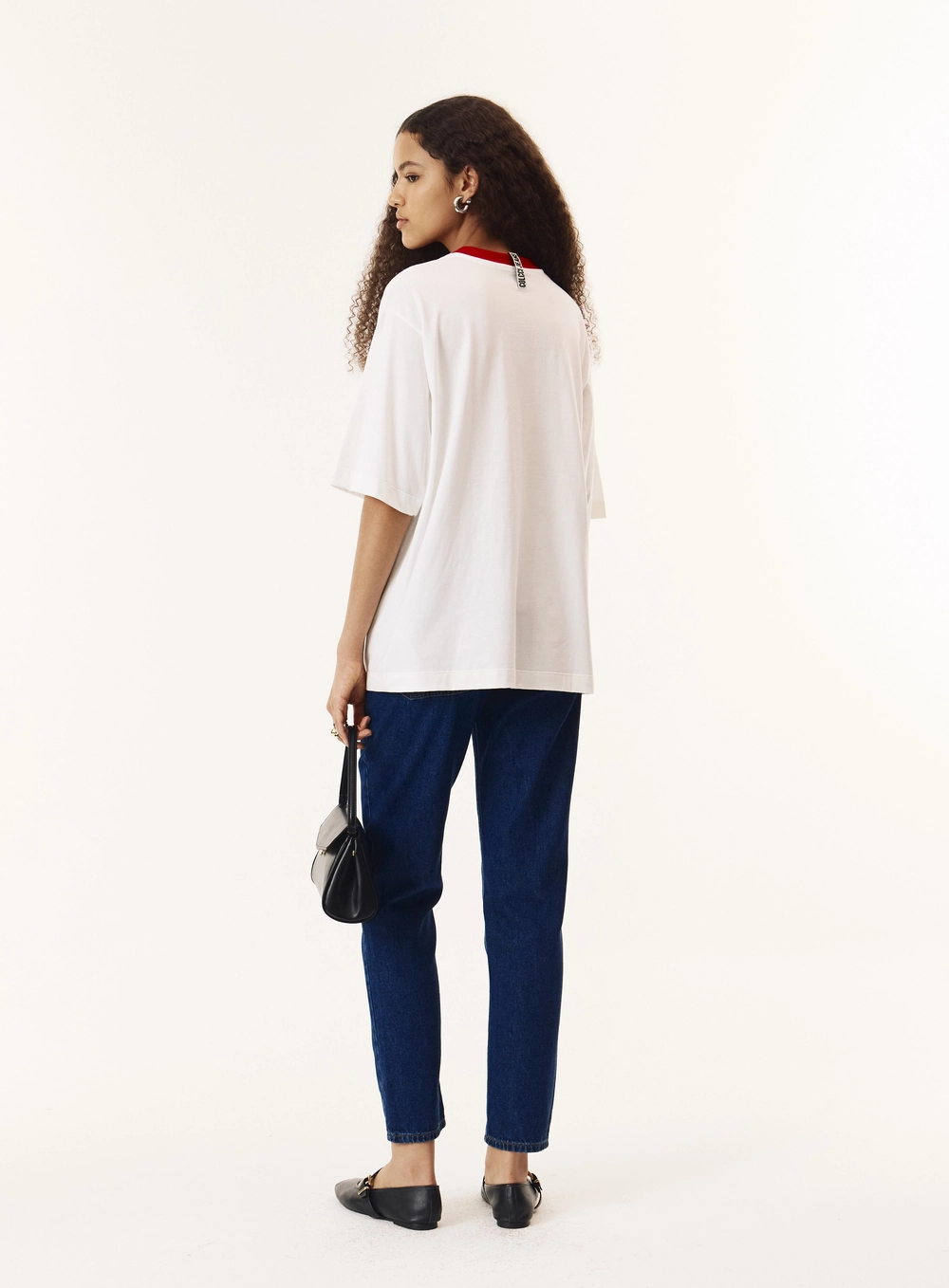 Camiseta Oversized Alongada Estampada Feminina Off Shell