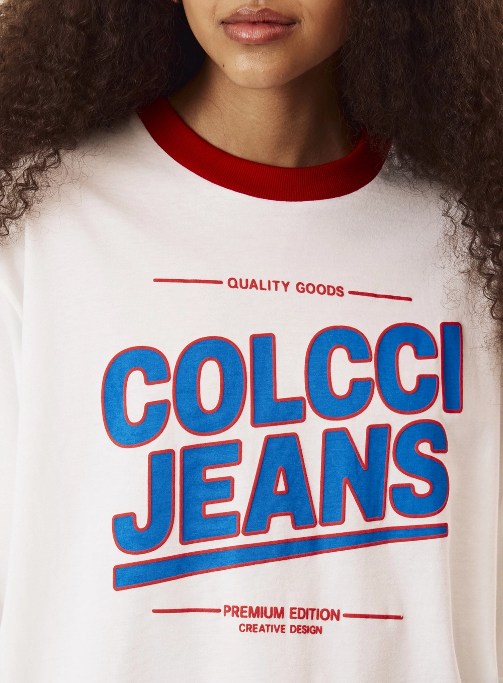 Camiseta Oversized Alongada Estampada Feminina Off Shell