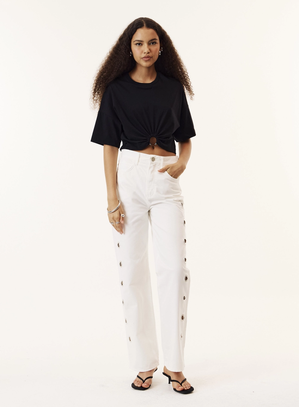 Camiseta Oversized Com Detalhe Em Metal E Torção Preto