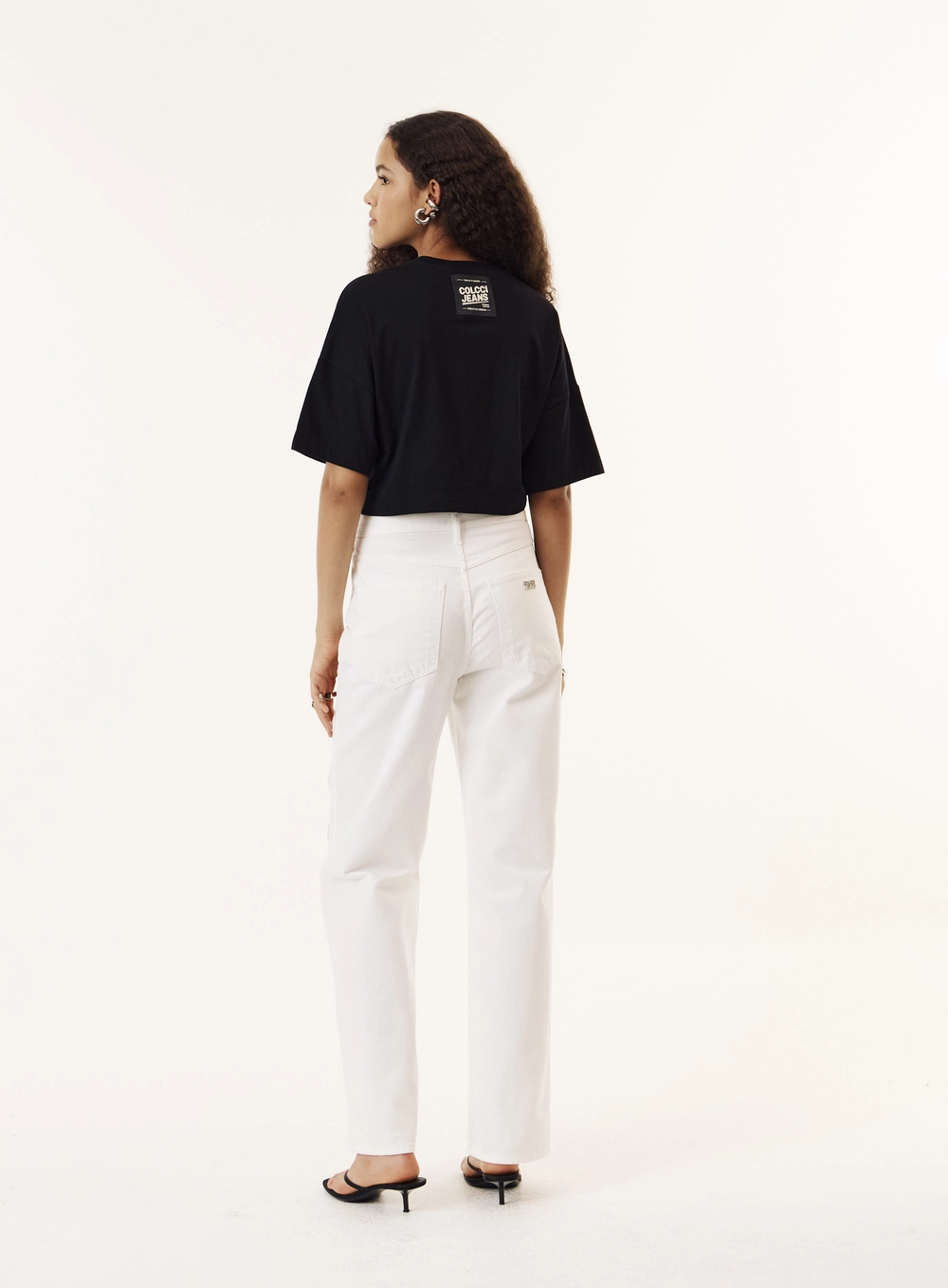 Camiseta Oversized Com Detalhe Em Metal E Torção Preto