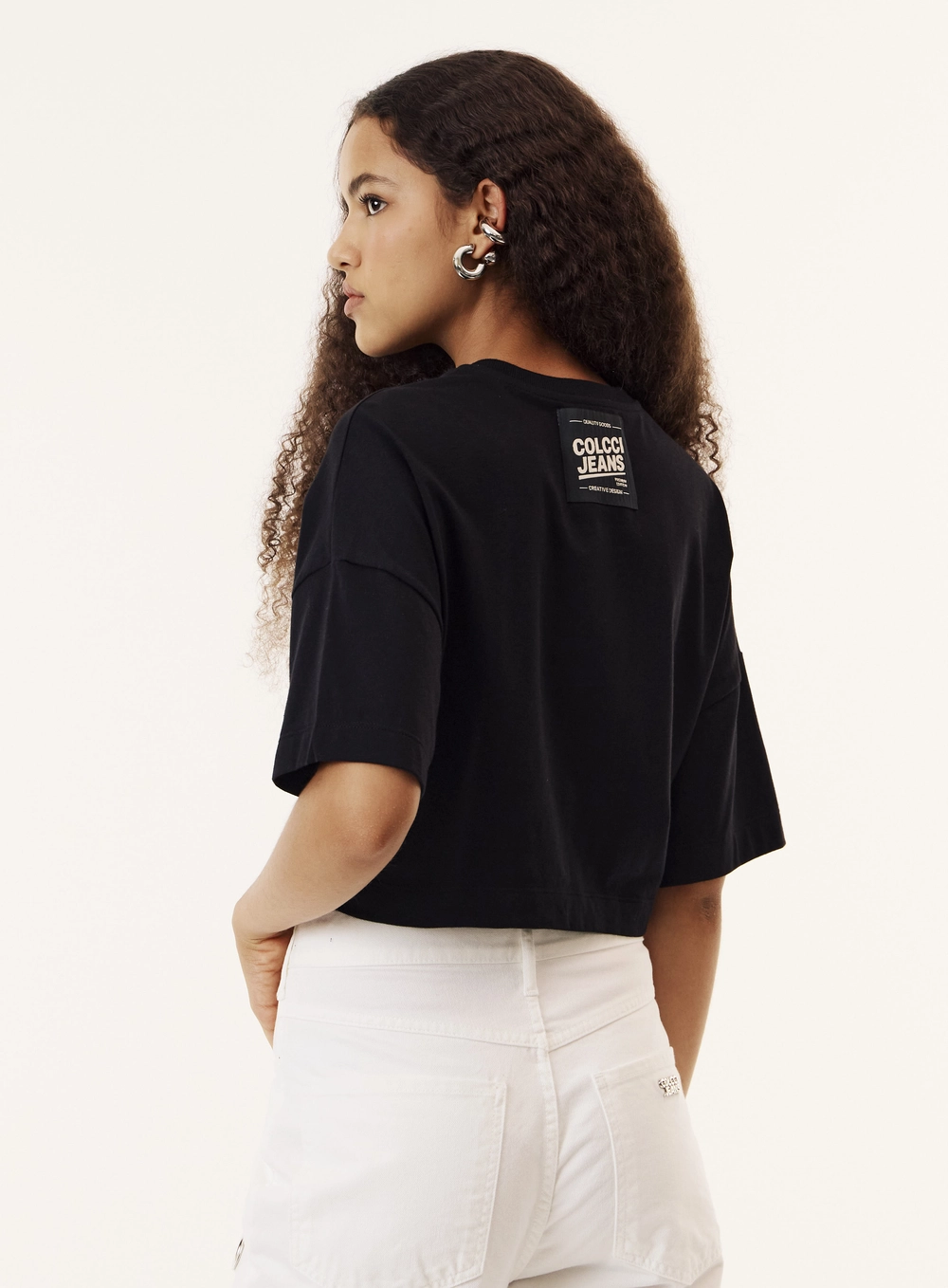 Camiseta Oversized Com Detalhe Em Metal E Torção Preto
