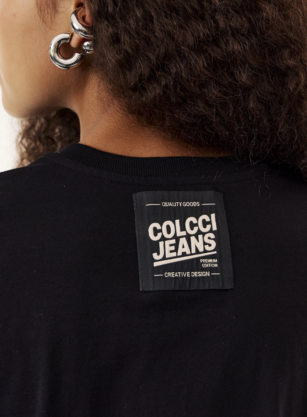 Camiseta Oversized Com Detalhe Em Metal E Torção Preto