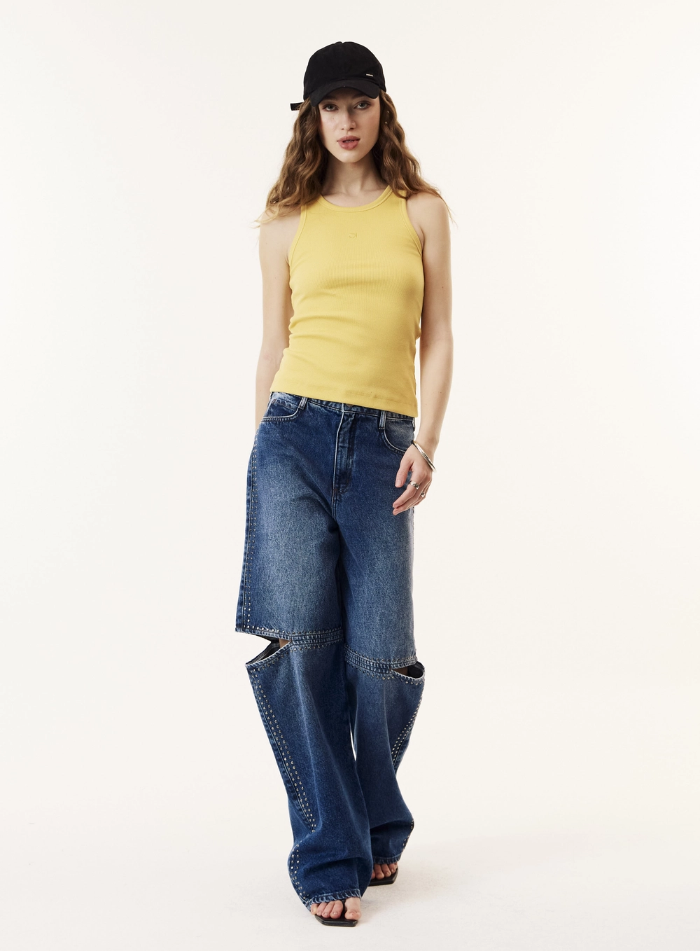 Regata Slim Fit Canelada Com Bordado Feminina Amarelo