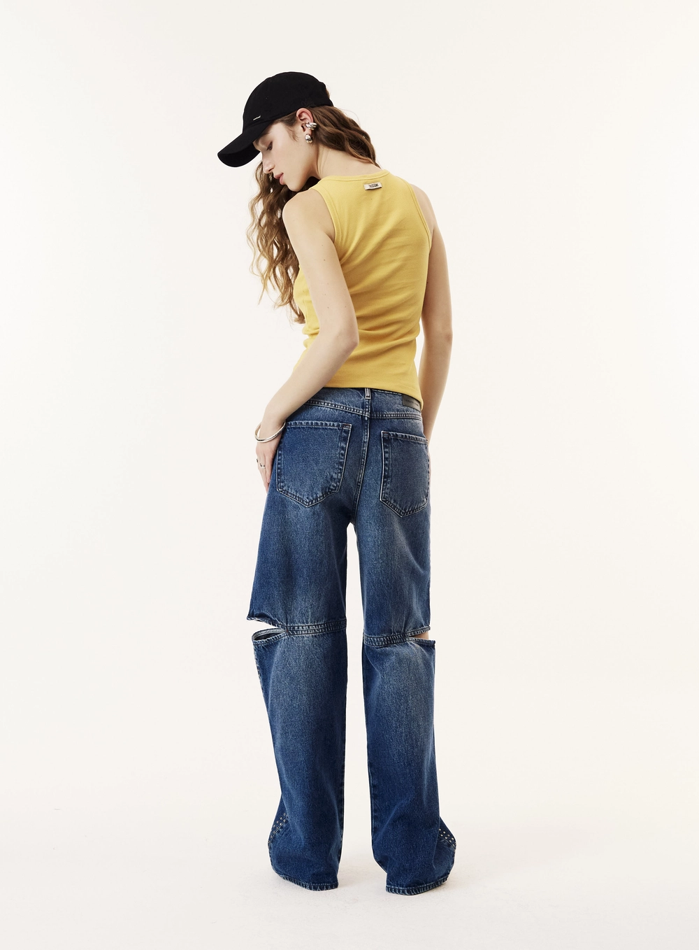Regata Slim Fit Canelada Com Bordado Feminina Amarelo