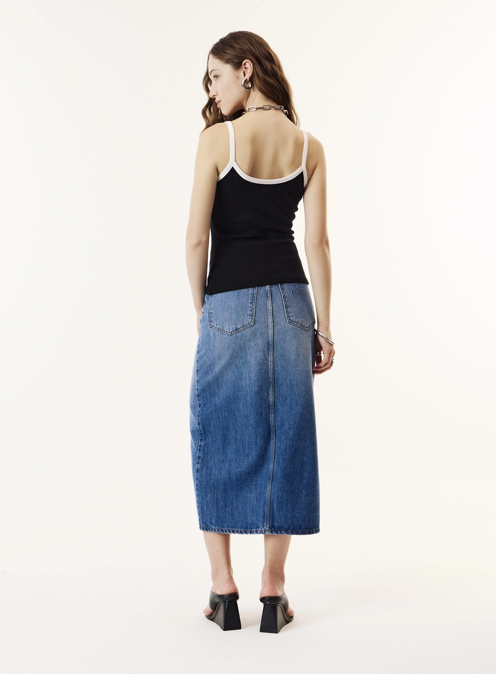 Regata Slim Fit Contrastante Alças Finas Feminina Preto