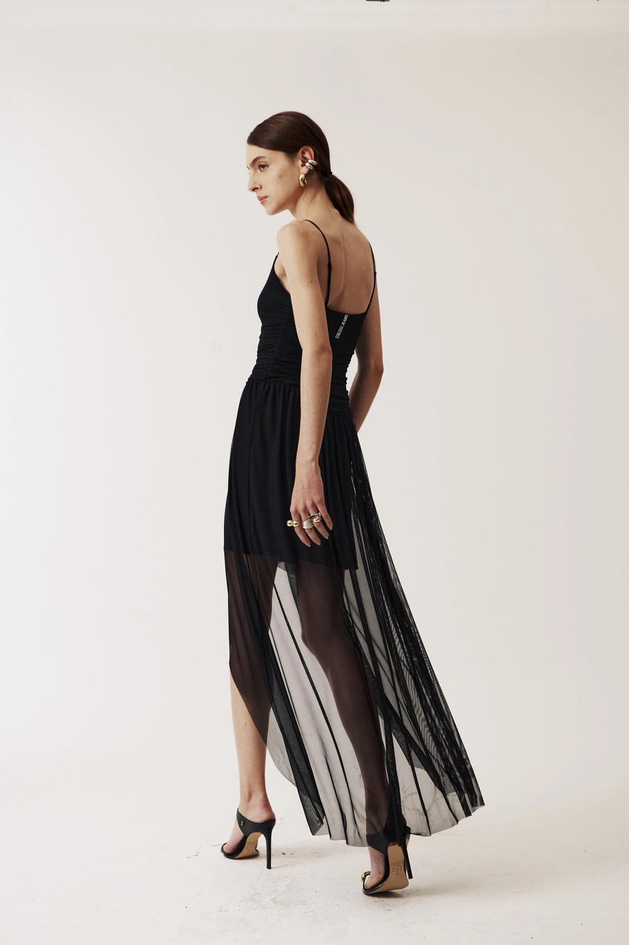 Vestido Tule Curto Assimétrico Fluido Alças Finas Preto