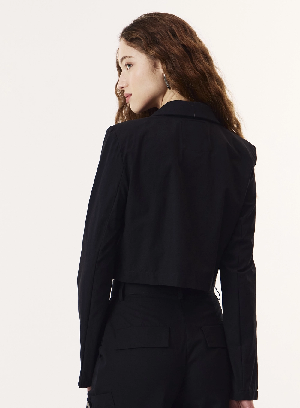 Blazer Alfaiataria Ombro Estruturado Feminino Preto