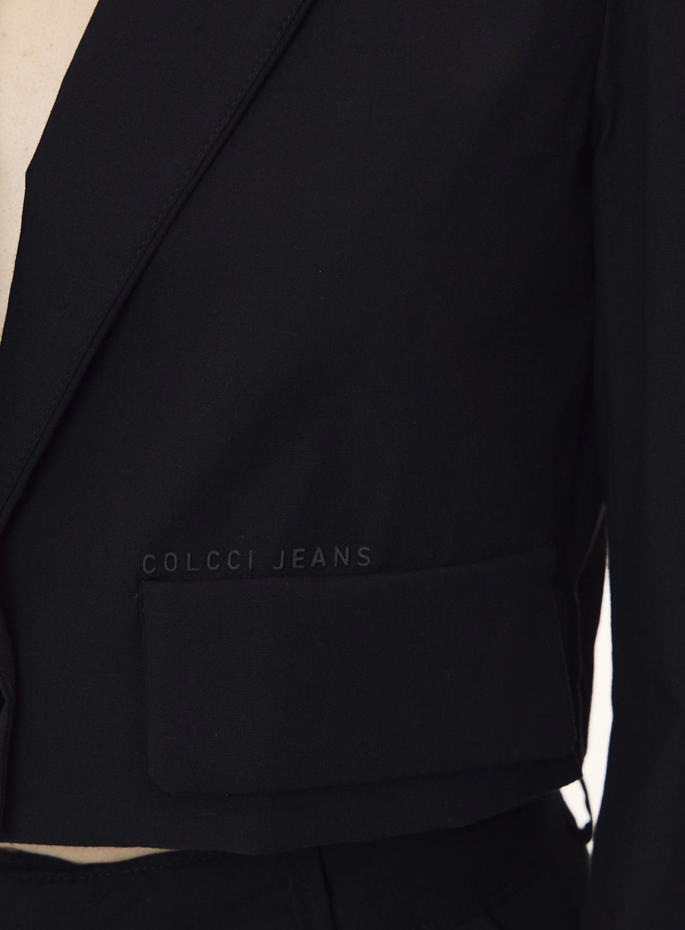Blazer Alfaiataria Ombro Estruturado Feminino Preto