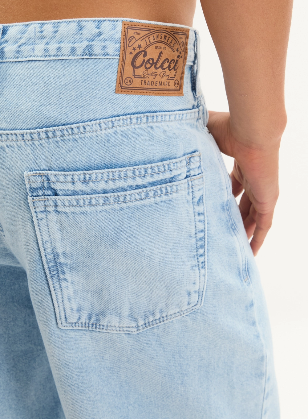 Bermuda Jeans Baggy Lavagem Clara Índigo
