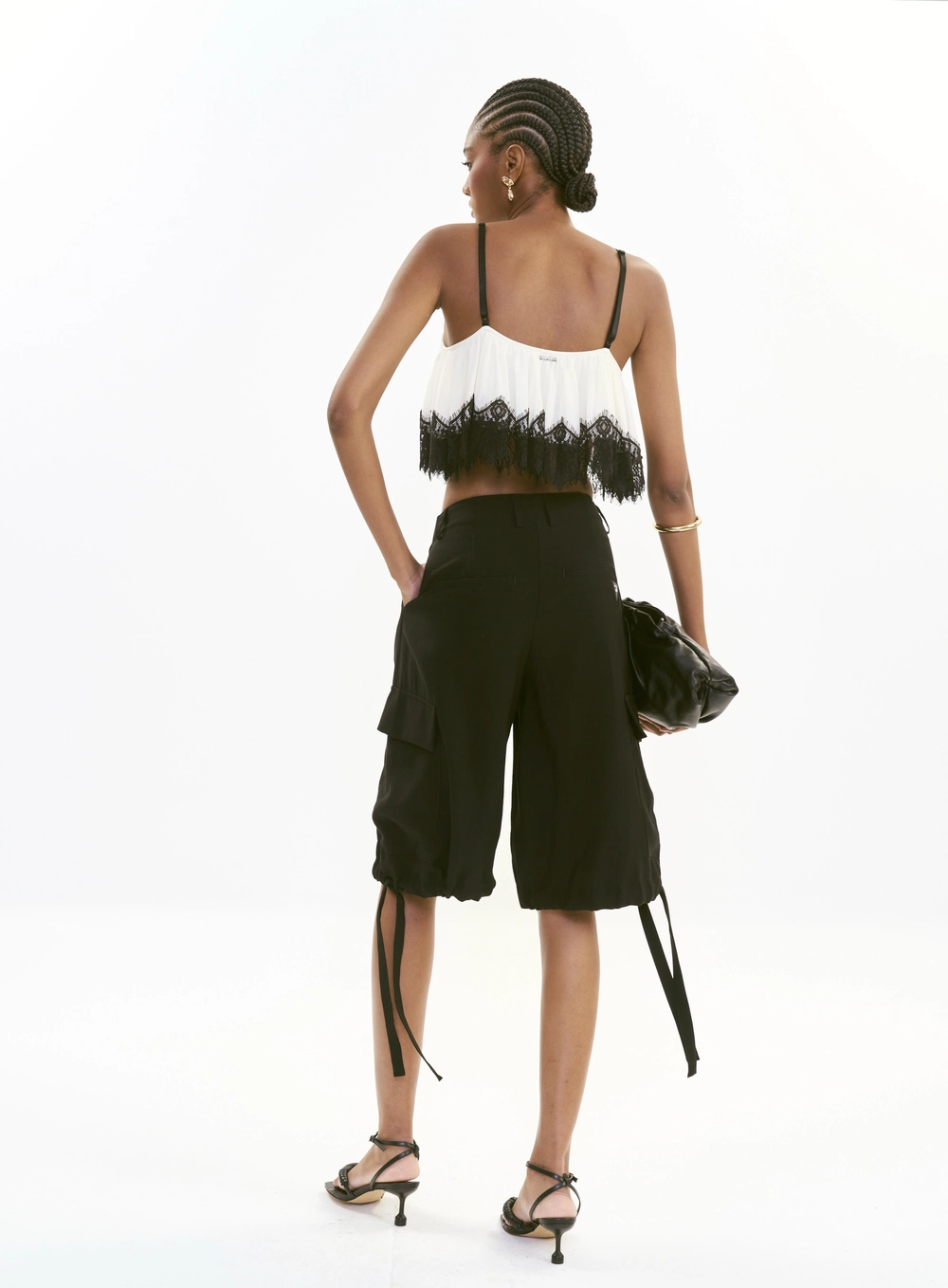 Bermuda Loose Alfaiataria Com Pregas Preto