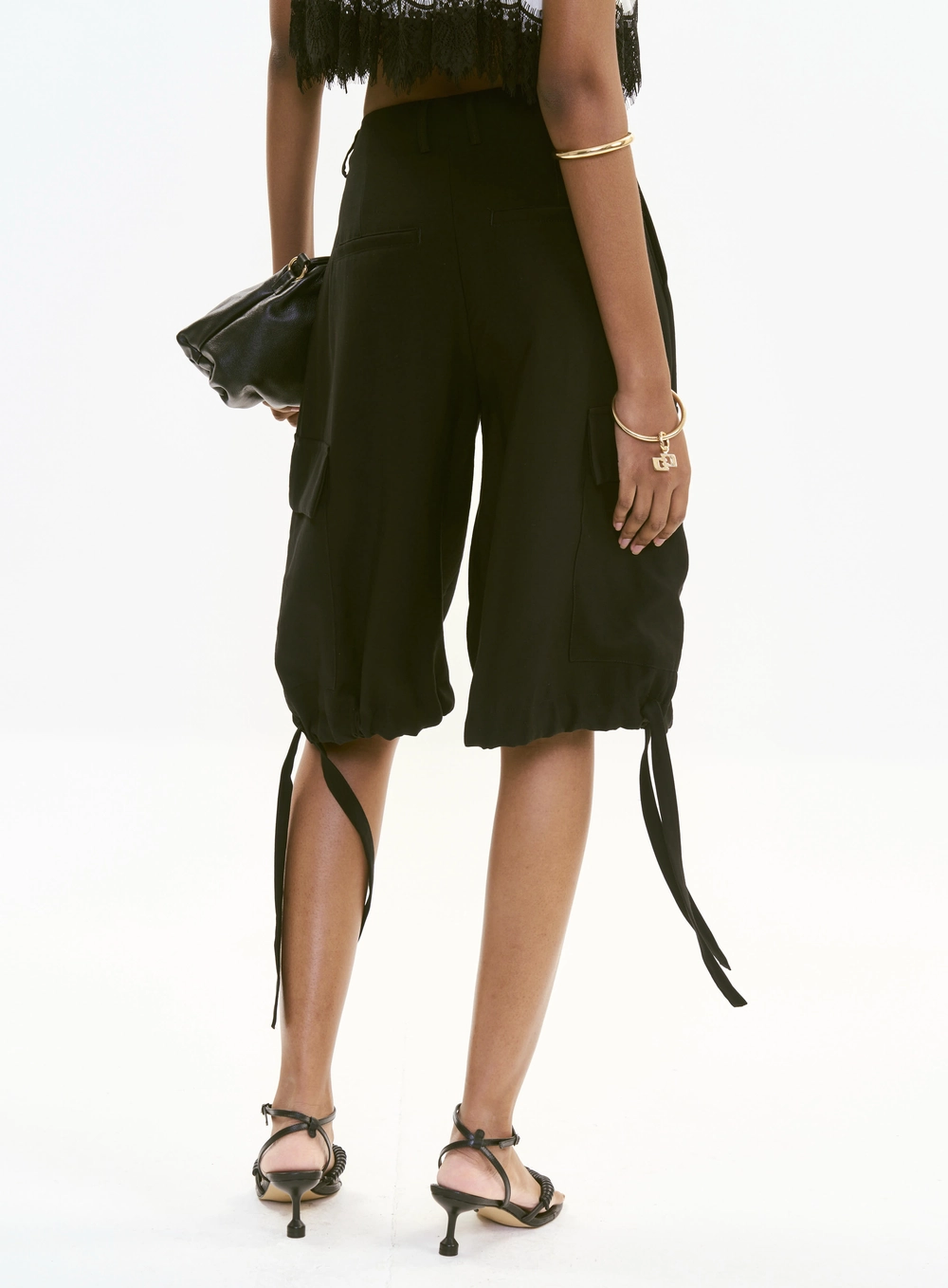 Bermuda Loose Alfaiataria Com Pregas Preto