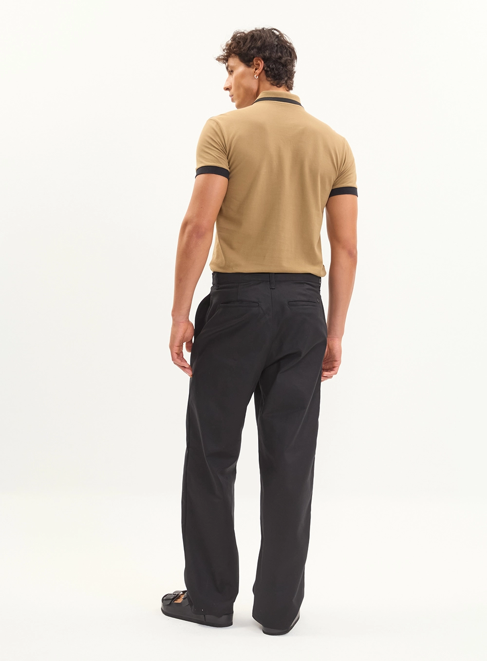 Polo Masculina Com Contrastante Marrom