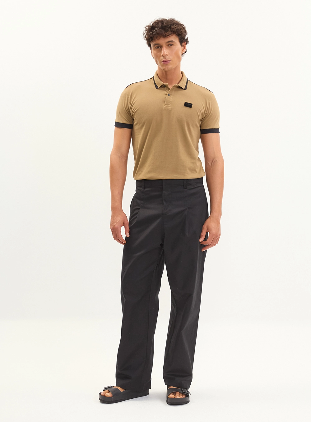 Polo Masculina Com Contrastante Marrom