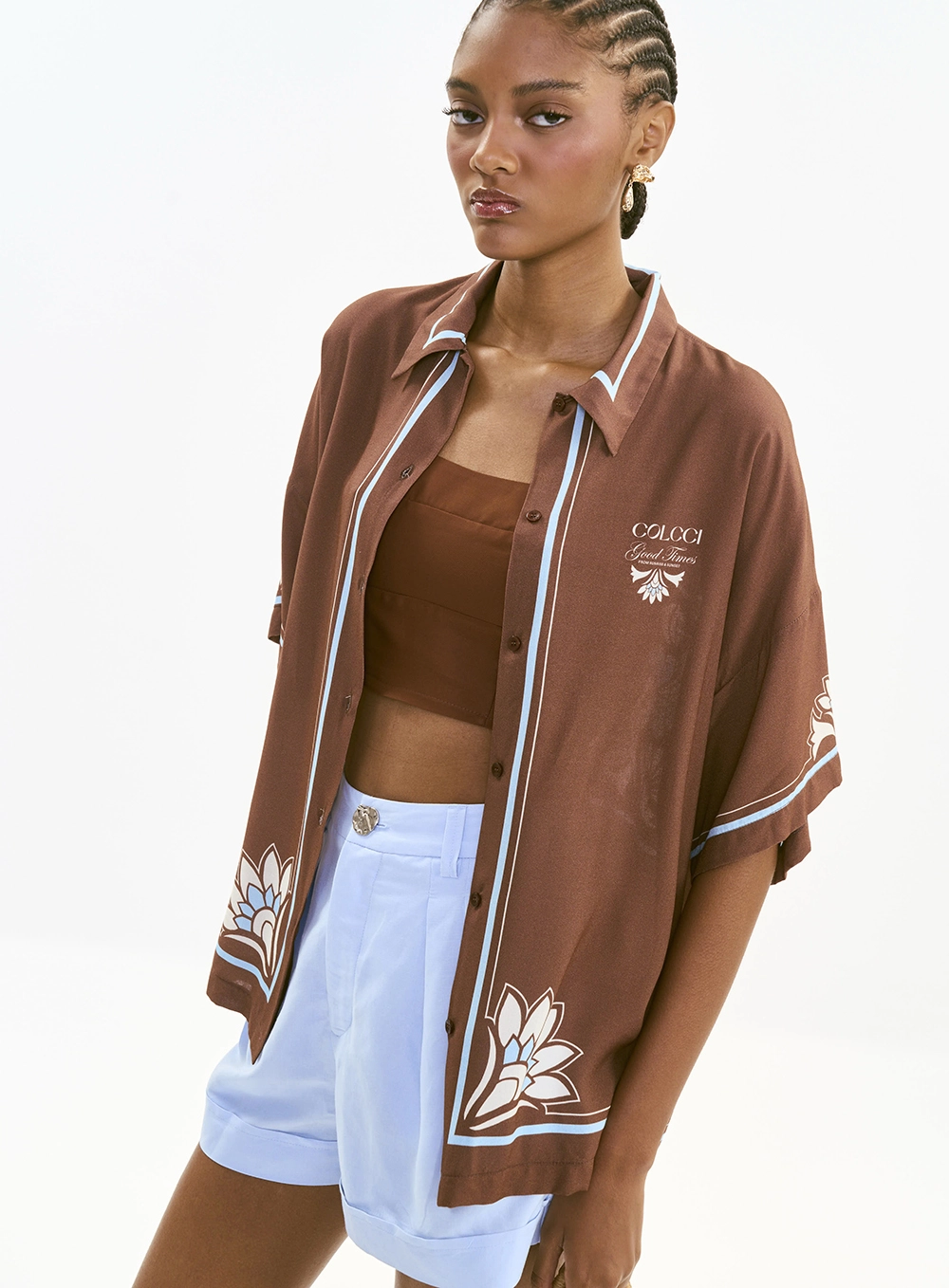 Camisa Feminina Ampla Resort Manga Curta Estampada Marrom