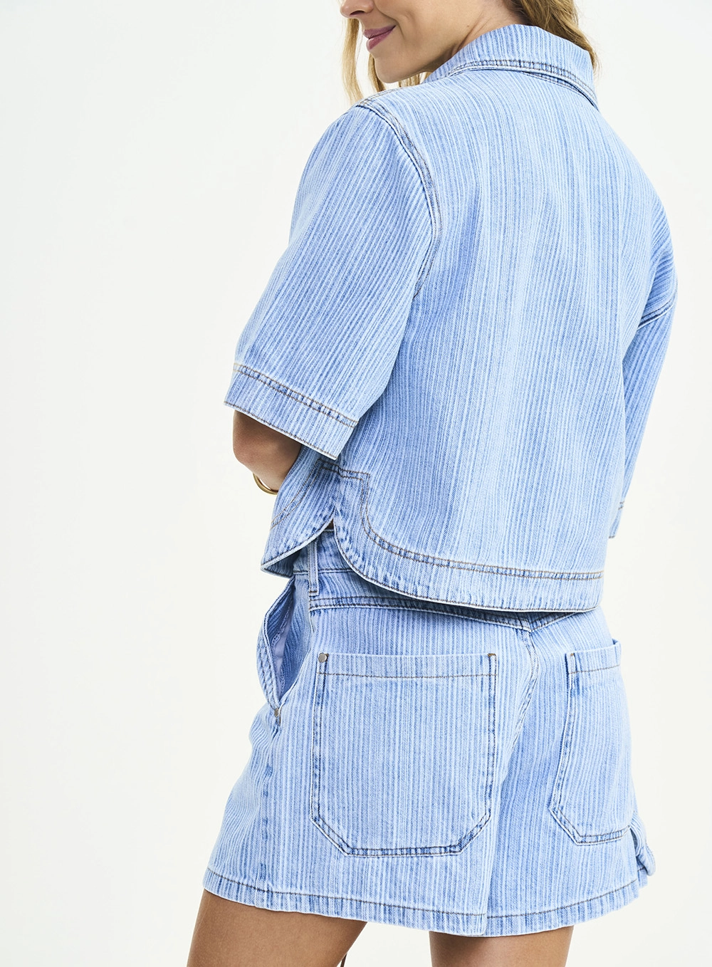 Camisa Jeans Feminina Box Listrada Com Bolso Estampados