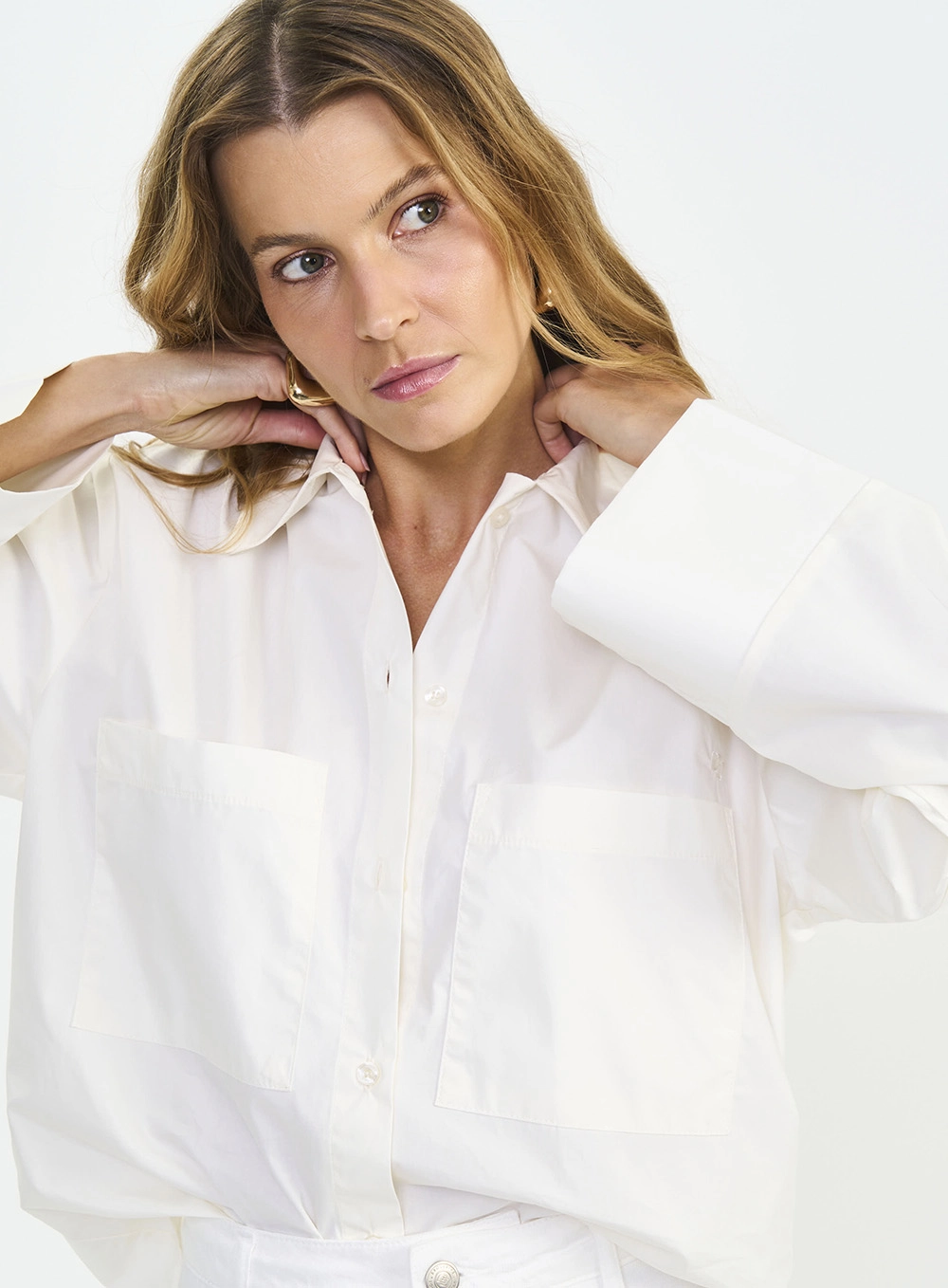Camisa Feminina Loose Manga Longa Com Bolsos Off Shell