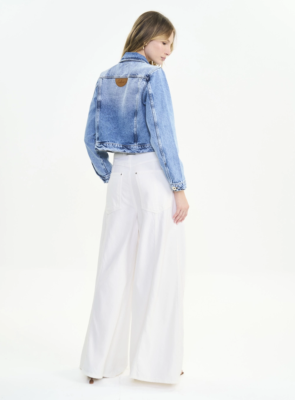 Jaqueta Jeans Feminina Slim Com Bolsos Frontais Índigo